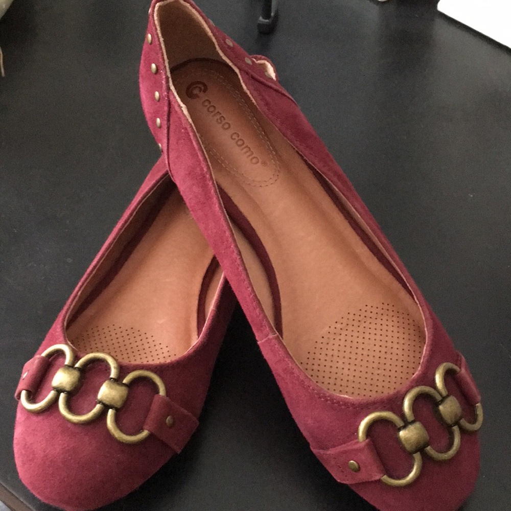 2/$20 Corso como merlot suede flats 8M